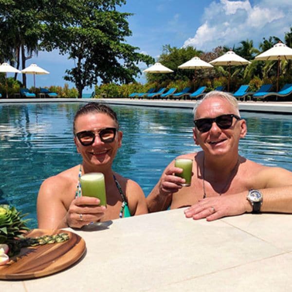 couple juice cleansing in the pool